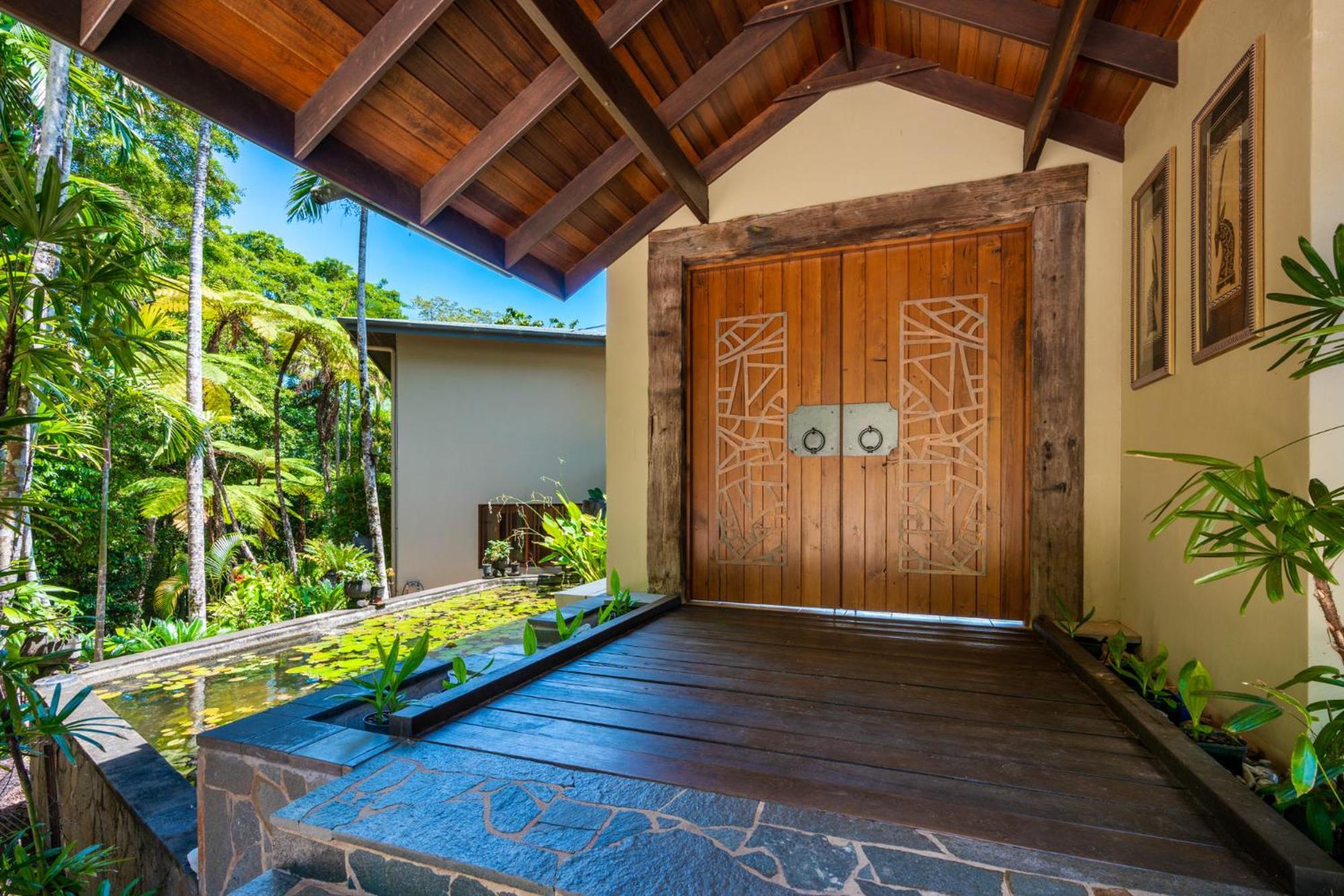 Barong Luxury Home Overlooking Cairns Unrivalled Privacy And Location Search Barongcairns Exterior photo