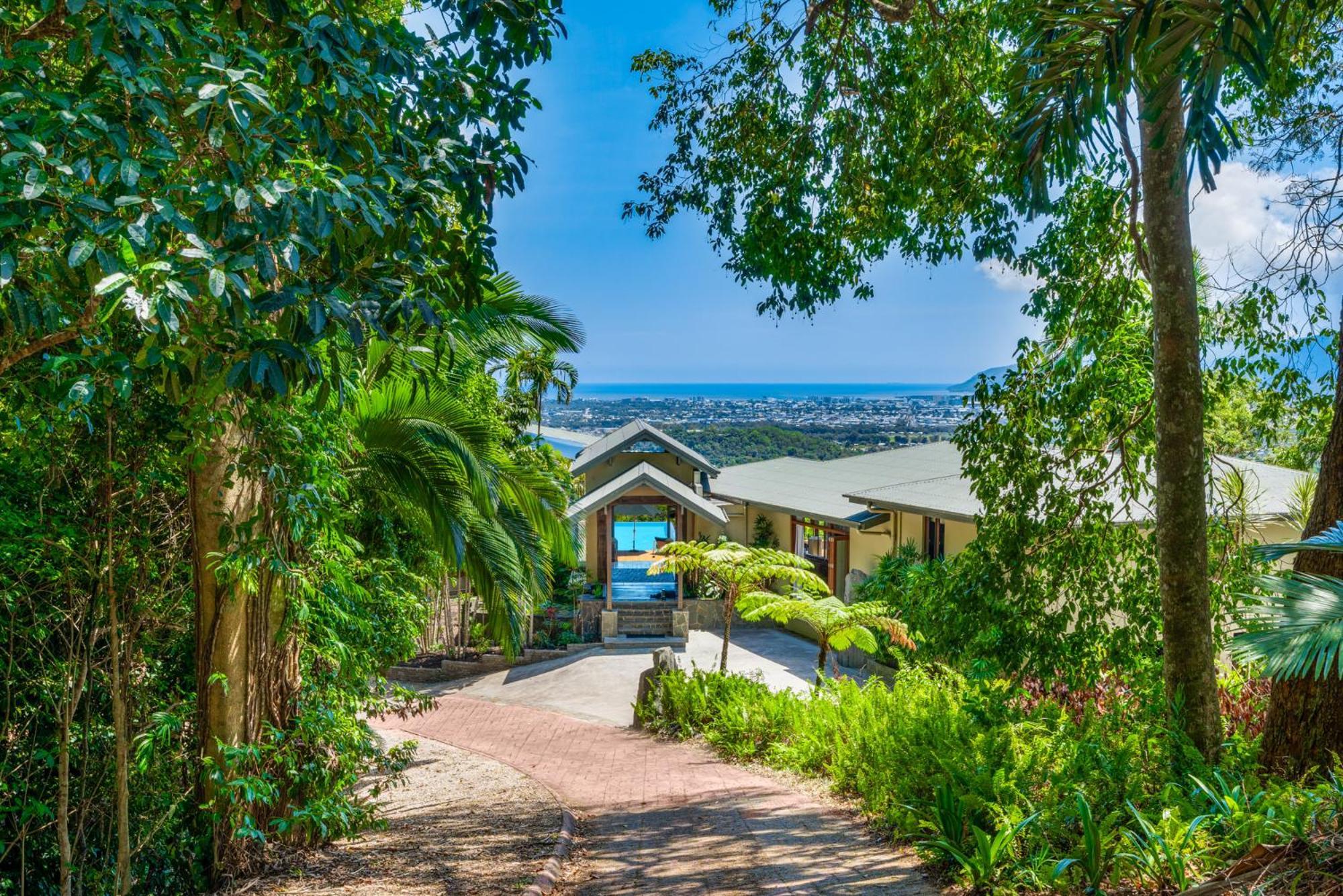 Barong Luxury Home Overlooking Cairns Unrivalled Privacy And Location Search Barongcairns Exterior photo